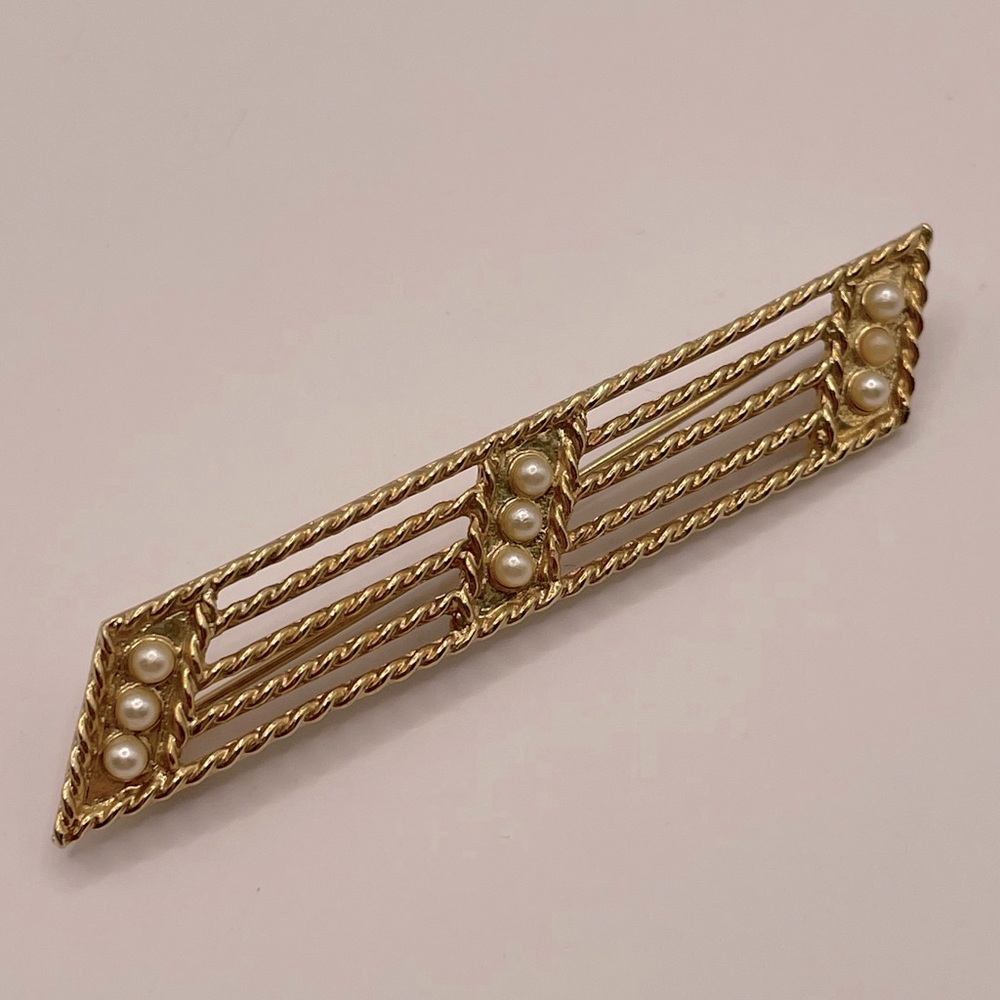 CAROLINE Vintage Gold Tone Pearl Brooch SIGNED